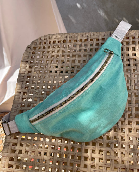 Banane à carreaux turquoise
